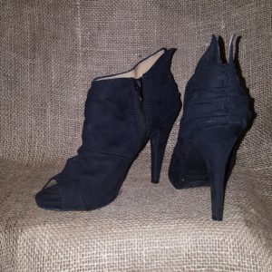 Nine West Suede Side Zipper Booties size 6 $20 Shoes