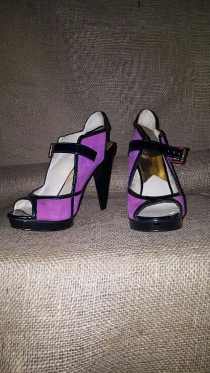 A pair of purple and black shoes on the stairs.